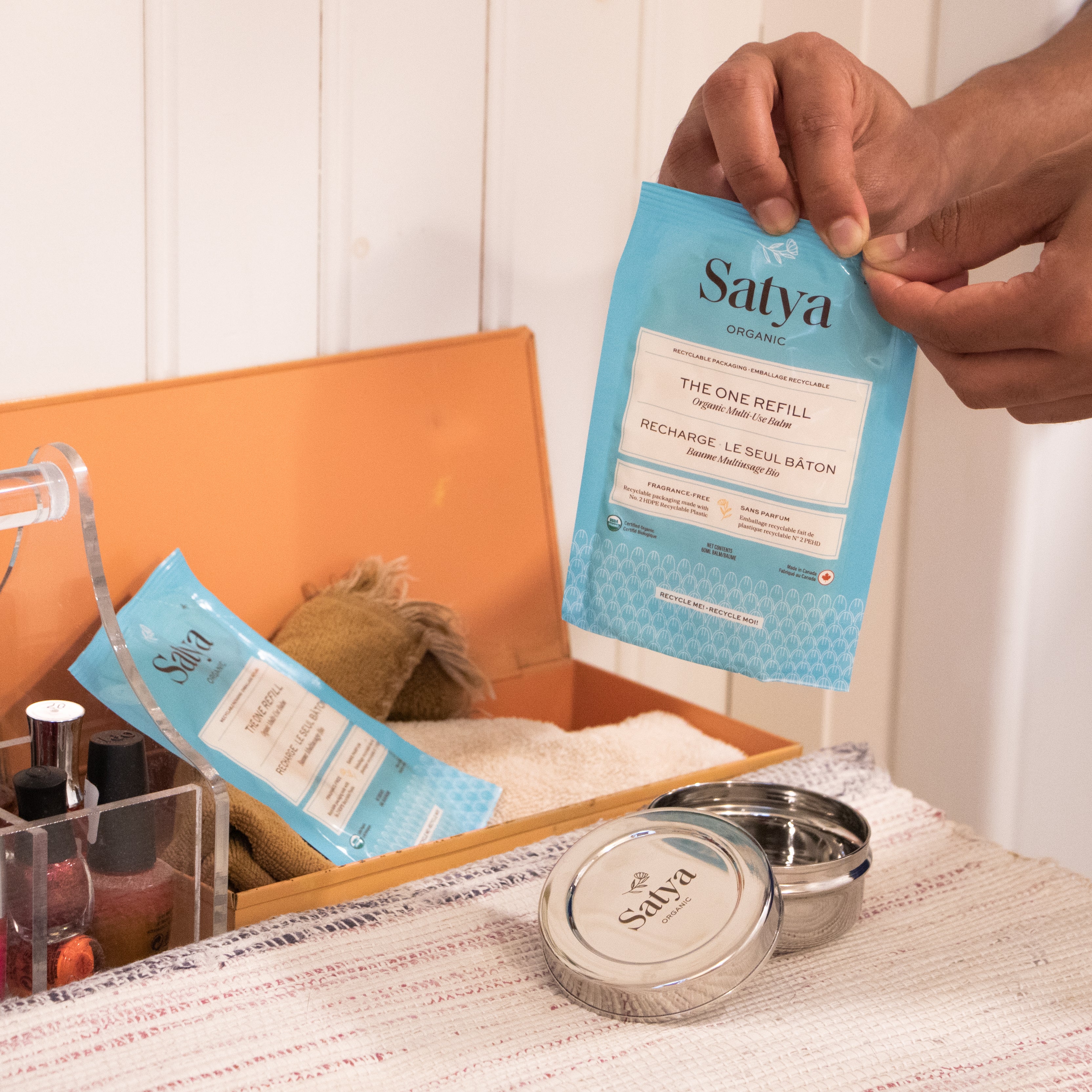 Easily fill your Satya Steel from your Refill Pouch.